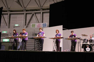 紫のTシャツがキュート